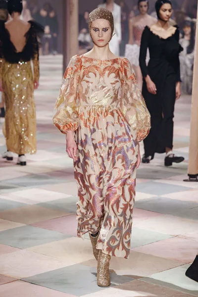 Look 15